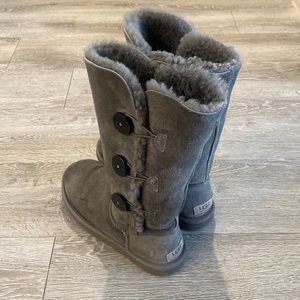 UGG Bailey Button Suede Tall Gray (size 8)